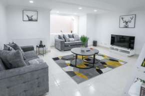 Beautiful 5 Bedroom House with Private Garden